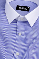 White with blue lines seamless stripe shirt